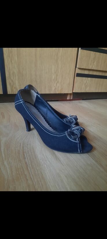 duga haljina od cipke: Pumps, 38