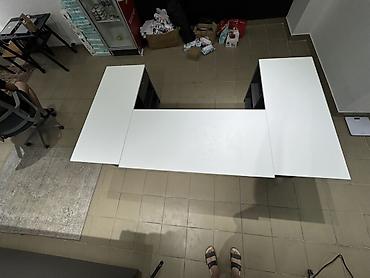 table study: Стойка/ресепшен или стол для магазина, офиса или кофейни. Есть полка — 2