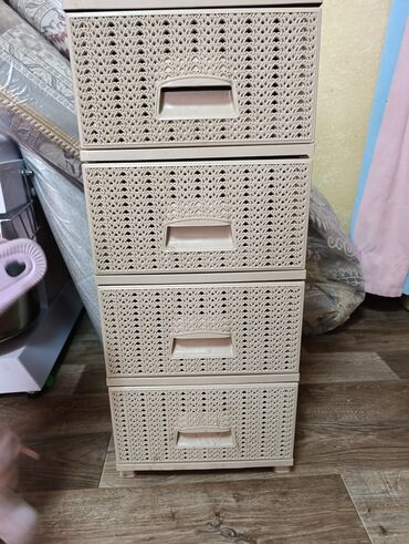 художественные картины: Комод маленький