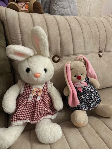 Çəkmələr: Ikinci el ayyaqabilar iclerinde tezeside var ve yumsaq oyuncaqlar — 11