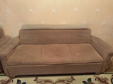 диваны продаю: Прямой диван, цвет - Бежевый, Б/у