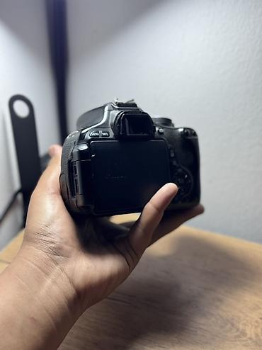 micro cd: Canon EOS 600D с объективом Canon Zoom Lens EF-S 18–55mm. Зеркальная — 5