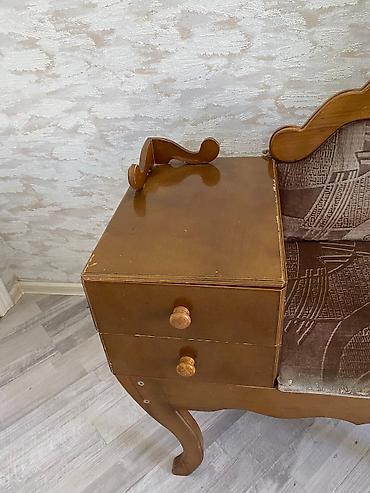 parça ayaqqabı: Retro dizaynlı telefon/antre oturacağı və komod rəngin getmətinə — 2