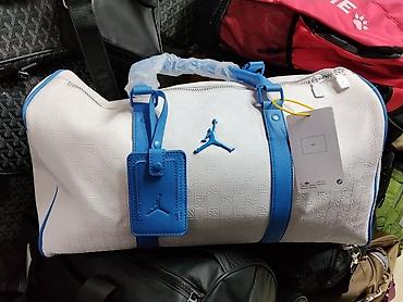 авто спальник: Спортивная/дорожная сумка Jordan (даффл) белого цвета с голубыми — 1