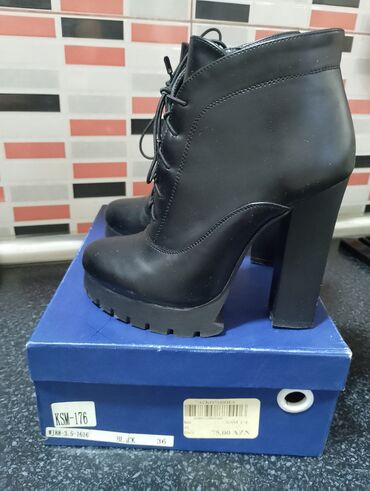 qara qadın krosovkaları: Stuart Weitzman qadın platform botları - Rəng: Black (qara) - Ölçü
