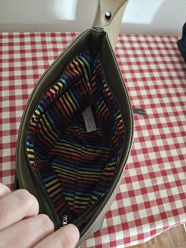 Torbe: Torba preko ramena – maslinasto zelena, sa šarenom prugastom postavom — 4