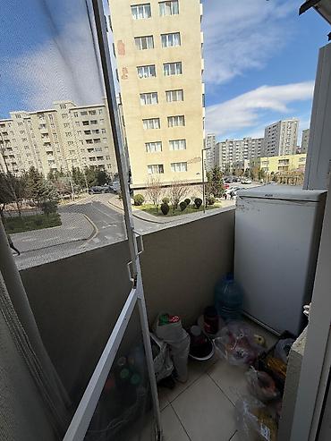 Mənzillər: Qanuni 2 otaq 62Kvm 9 mərtəbəli binanın 2 ci mərtəbəsi 650 azn uzun — 10