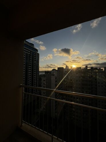 Günlük kirayə mənzillər: 2 otaqlı, Xətai r. r-nu — 12