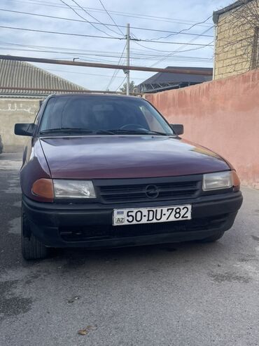 Opel: Opel Astra F sedan - Kuzov: 4 qapılı sedan, tünd qırmızı rəng - — 1
