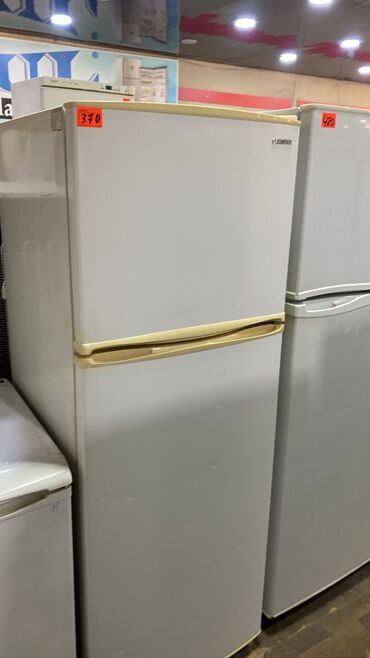 Soyuducular: İki qapılı soyuducu - Brend: Samsung (üst qapıda loqo görünür) - Üst