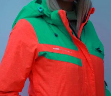 moncler: Ženska jakna u narandžasto-zelenoj kombinaciji boja, pogodna za — 4