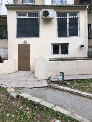 Restoran, kafelər: Gənclik metrosunun yaxınlığında kənarı,sahəsi 125 kv/m olan,obyekt — 3