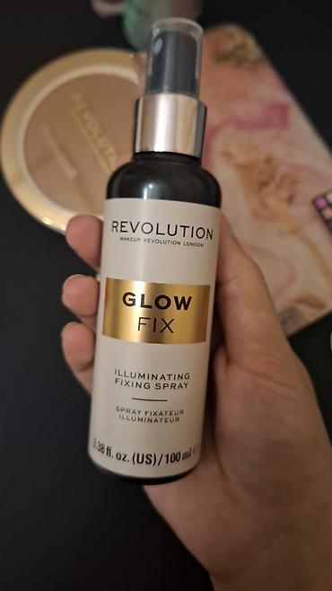Revolution Makeup London – Glow Fix Illuminating Fixing Spray -