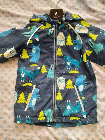 детские куртки на мальчика: Продаю куртку на весну, осень тоненькая. Можно носить как дождевик в