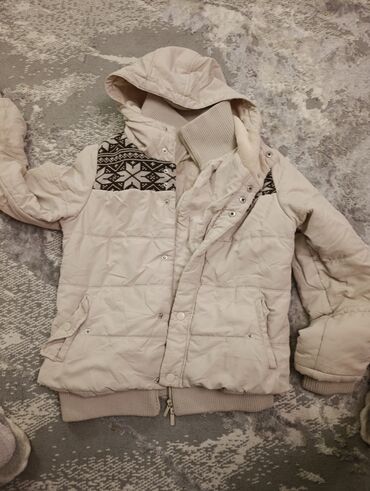 Пуховики и зимние куртки: Продается верхняя одежда бу в отличном состоянии по сом, при покупке — 11