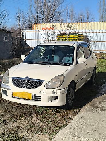 Toyota: Toyota Дуэт: 2002 г., 1.3 л, Вариатор, Бензин, Хэтчбэк — 2