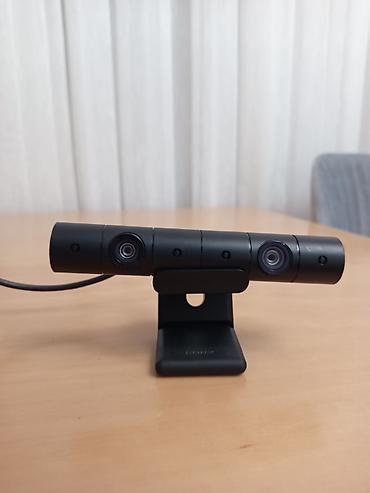 plesteyşin: Sony PlayStation VR dəsti və PlayStation Camera. Ağ-qara rəngli VR — 5