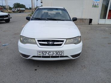 mercedes sürətlər qutusu: Daewoo Nexia sedan – ağ rəng, 4 qapılı, ön ötürücülü. Xüsusiyyətlər