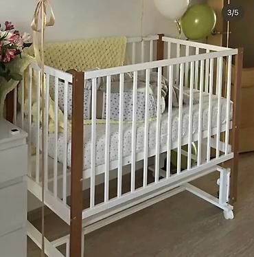 Beşiklər: Oğlan və qız üçün, İşlənmiş, Beşik, Matras ilə, Yellənmə mexanizmi ilə — 2