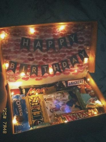 шоколадку: Подарочная коробка “Happy Birthday” с подсветкой и сладостями — 1