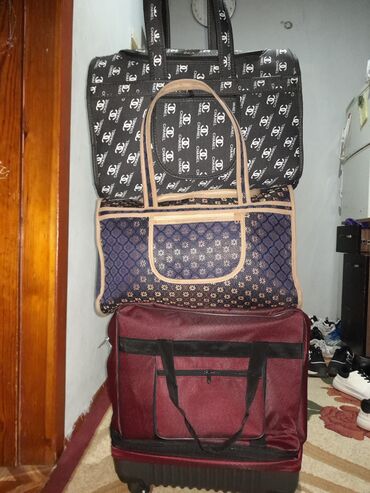 Çamadanlar: Səyahət üçün çanta və çamadan dəsti.Balacalar 10 manatdan 14 manata — 14