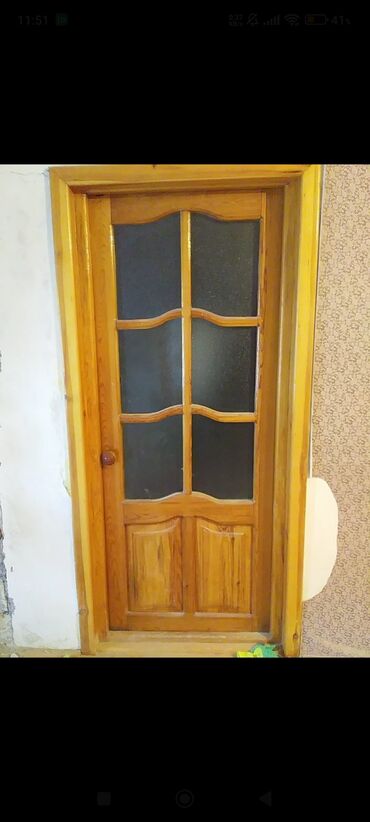 Otaq qapıları: 4 eded taxta qapi satıram biri 35 azn. olculer 3 u 190x90 a, 1i
