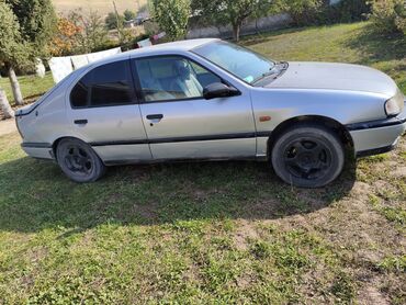 Nissan Primera: 1991 г., 2 л, Механика, Бензин, Седан