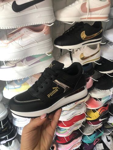 Women's Sneakers and athletic shoes: Puma elegantne patike

Novo
Brojevi 36 do 41

fb Moja Kupovina 1 — 5