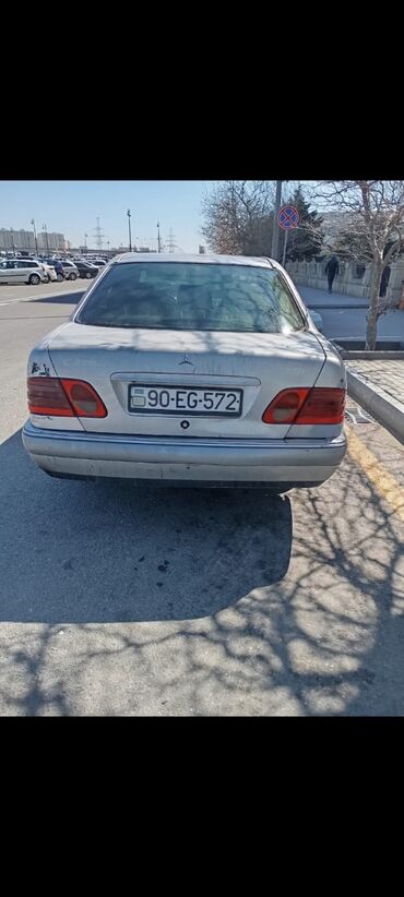 фольксваген поло 1: Mercedes-Benz 220: 2.2 l | 1999 il Sedan