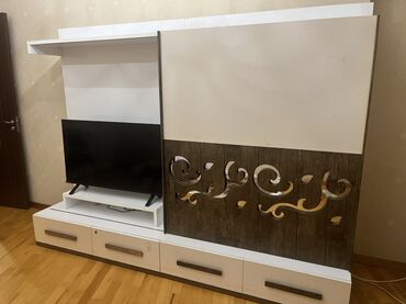 İşlənmiş, Düz TV altlığı, Polkalı, Laminat