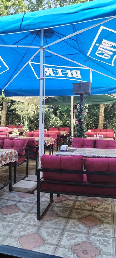 входные двери стекло: Açıq hava kafe/bağ məkanı - Geniş, yaşıllıq içində yerləşən açıq
