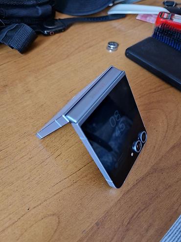 самсунг зет флип 7: Смартфон-раскладушка Samsung Galaxy Z Flip5 (серебристый/светло‑серый) — 3