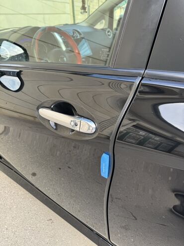 Nissan: Nissan Note hatchback - Korpus: qara rəng, 5 qapı, arxa spoyler - — 2