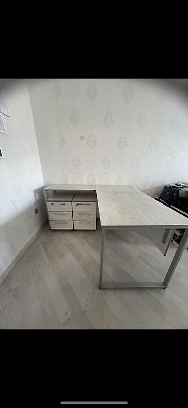 İşlənmiş, İşçi üçün, Künc masa