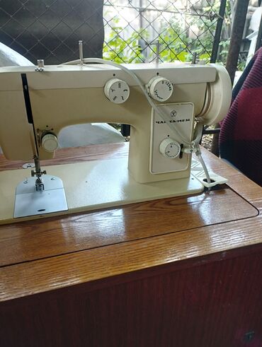 новый швейная машинка: Швейная машина