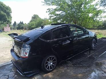 Toyota Prius . salam deməli bez detal,butun vinleri usdundetakside