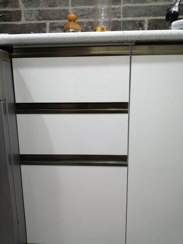 Qapıların təmiri: Mebel, pilləkanı və qapıları sifarişlə yığıb yerində quraşdırirıq — 17