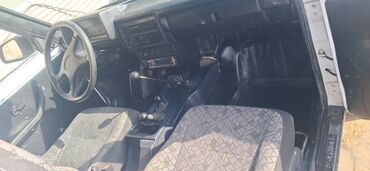 VAZ (LADA): VAZ (Lada) Niva 4x4, 3 qapılı, ağ rəng. Xüsusiyyətlər: - Tam — 8