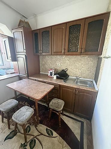 Кухонные гарнитуры: Срочно продается бу кухонный гарнитур + стол и 3 стула. Состояние — 2