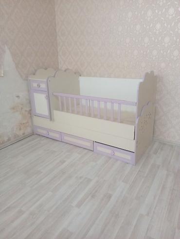stol taxta: Uşaq çarpayısı və komod-birleşik beşik sistemi - Rəng: krem və — 2