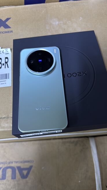 уюлдук телефон: Vivo X200 Pro mini, Колдонулган, 256 ГБ, түсү - Жашыл, 2 SIM