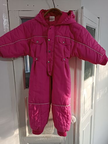 Пуховики и зимние куртки: Продаю комбинезон в отличном состоянии на девочку 2-3 года