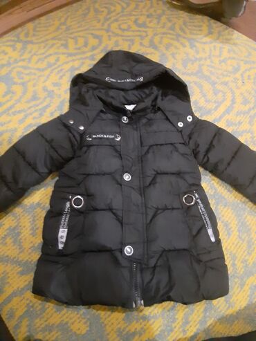 детский пуховик: Куртка детская пуховик на 4-5 год. В идеальном состоянии
