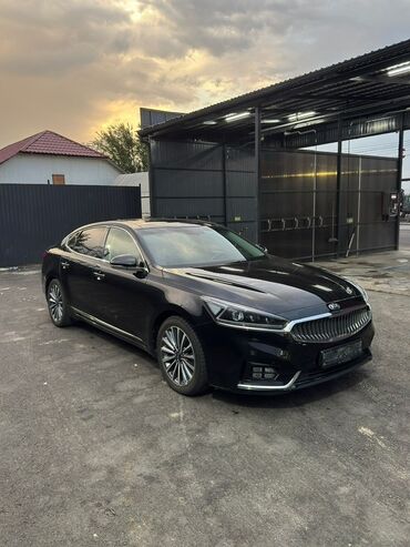 авто на лизинг бишкек: Черный седан Kia с элегантным дизайном. Автомобиль оснащен