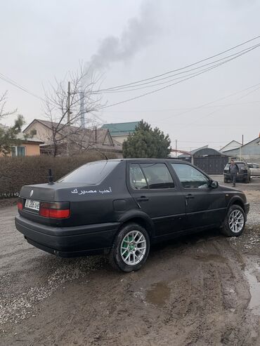 Volkswagen: Volkswagen Vento: 1992 г., 1.8 л, Механика, Бензин