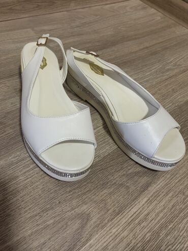 обувь жорданы: Продаю босоножкиодевала тока в день свадьбы размер 38 покупала