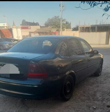 kənd təsərrüfatı texnikaları: Opel Vectra: 1.6 l | 1997 il 700000 km Sedan