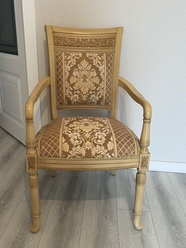 пуфик кожнные: Кресло с подлокотниками в классическом стиле. 2шт - Каркас из массива