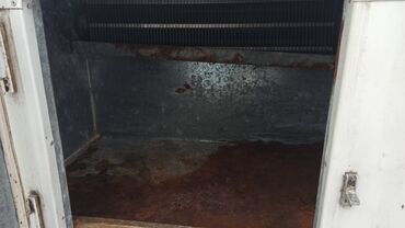 Soyuducu vitrinləri: Soyuducu işlək vəziyyətdədir. Temperatur dərəcə ilədi — 6