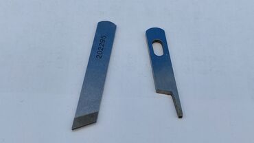 Другое оборудование для производства: Ножи на оверлок.
В комплекте 2 ножа, верхний и нижний